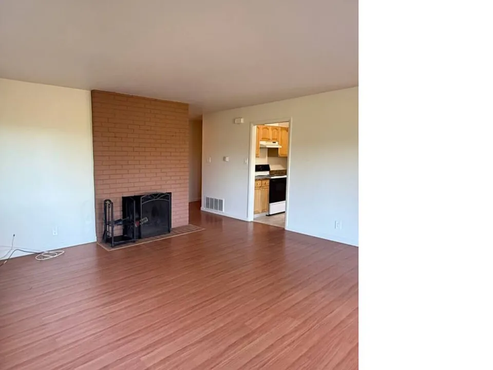 8 Davis Dr #B