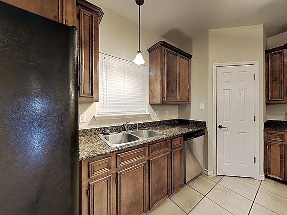 5th image of 3002 Alta Gigonella St