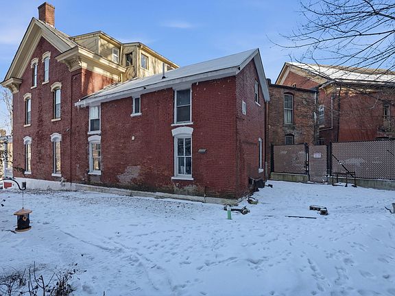 5th image of 306 W Locust St