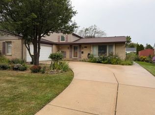 1622 S Surrey Ridge Dr, Arlington Heights, IL 60005