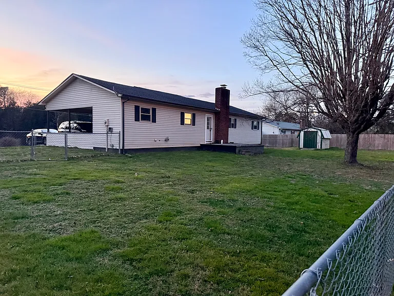 212 Hawkins Rd — Photo 4