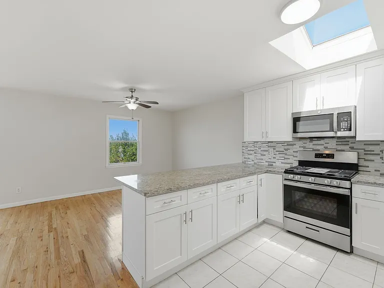 239 Terrace Ave #2 — Photo 3