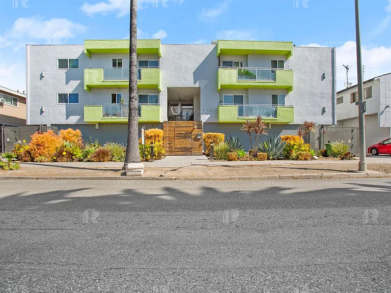 (AR/GA/YO:B) 7259 Willoughby Avenue — Photo 14