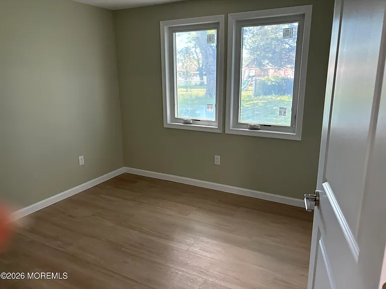 14 Skippers Blvd — Photo 11