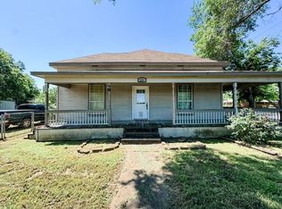 211 W Saunders St, Trenton, TX 75490