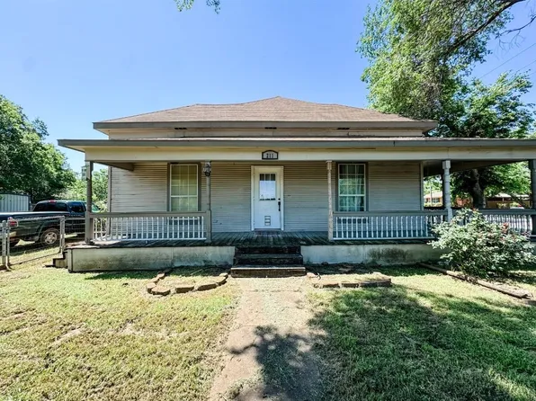 211 W Saunders St, Trenton, TX 75490
