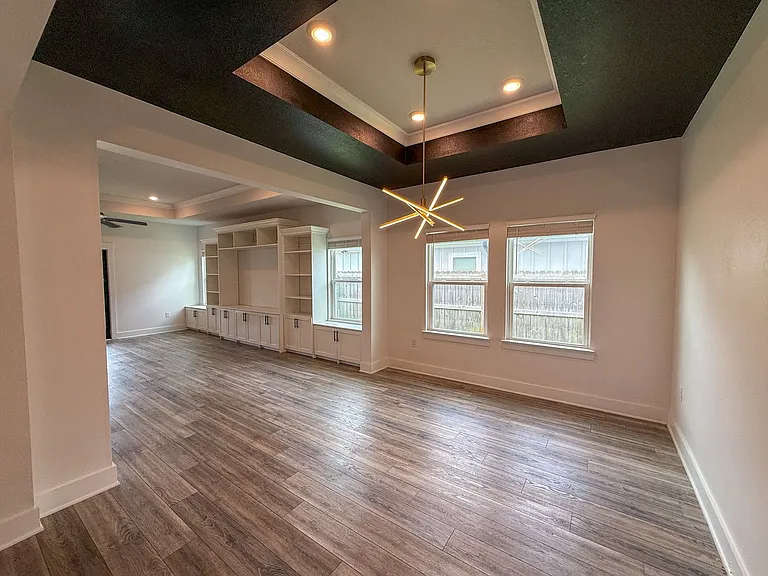 6169 Jenks Dr — Photo 4