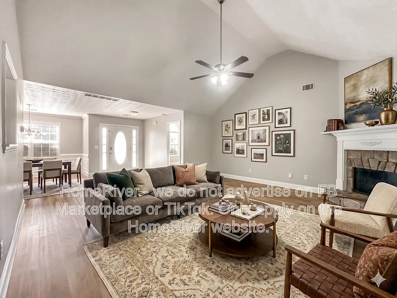 3 bed, 2.0 bath, 1556 sqft, $1,975 — Photo 2