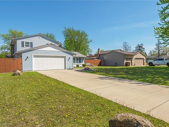 3rd image of 404 Oaknoll Dr