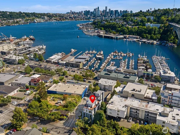 955 N 35th Street, Seattle, WA 98103