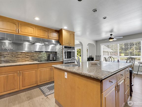 4th image of 11922 197th Street SE