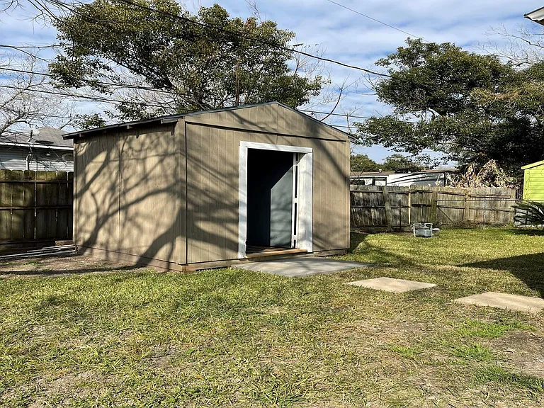 504 Green St — Photo 14