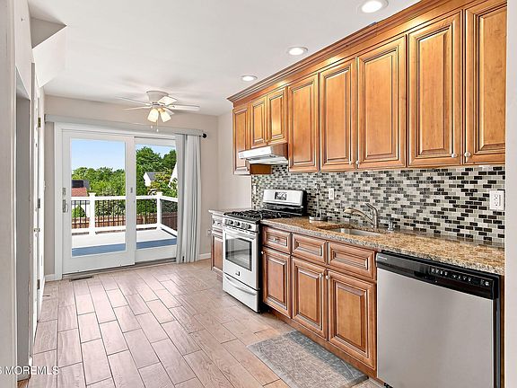 3rd image of 1698 Union Avenue