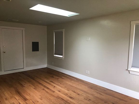 3rd image of 1306 Henderson St