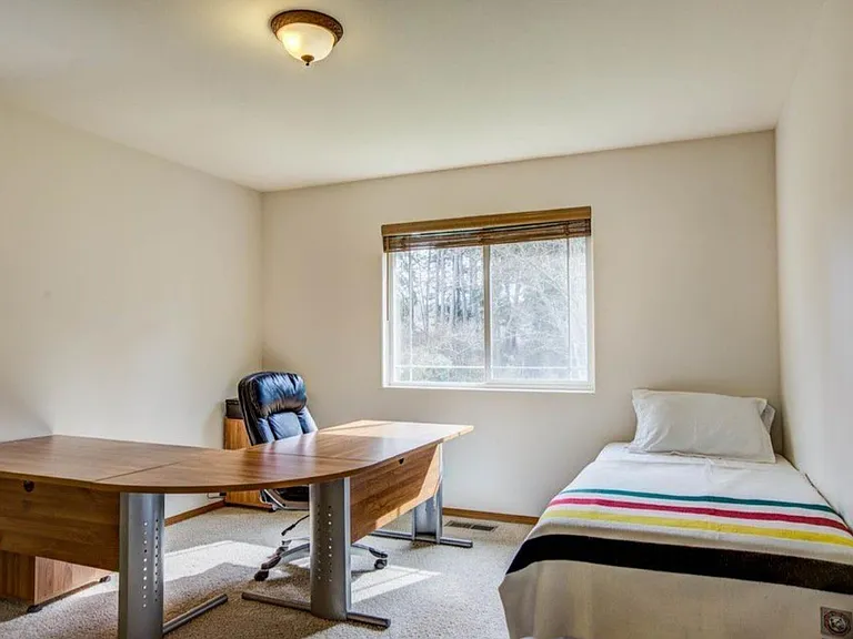 1305 King Dr — Photo 7