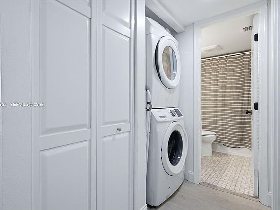 3rd image of 6800 Cypress Rd APT 201