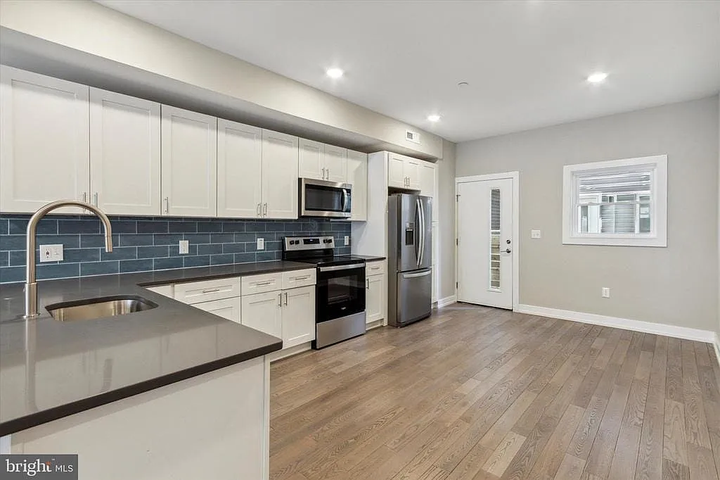 3 bed, 3.5 bath, 1578 sqft, $2,200 — Photo 2