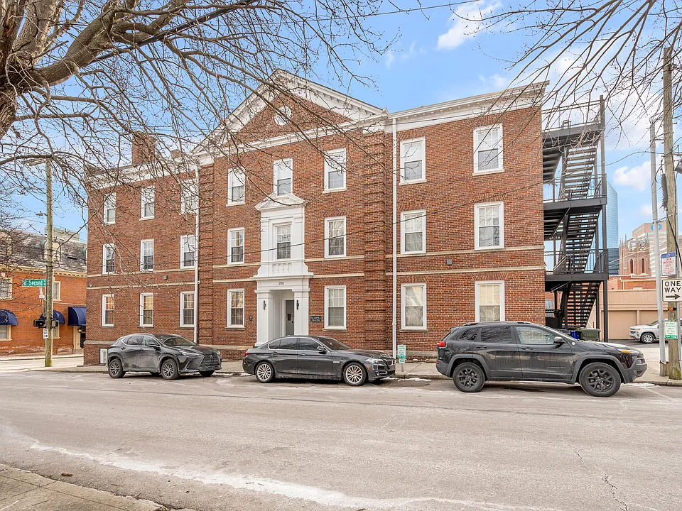 200 W 2nd St #400