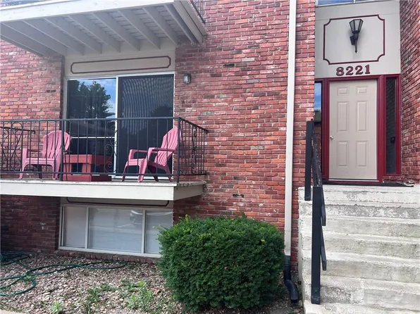 8221 Santa Fe Dr APT 2, Overland Park, KS 66204