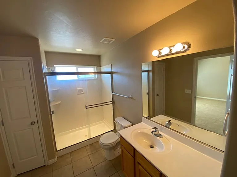 433 W 2100 N — Photo 11