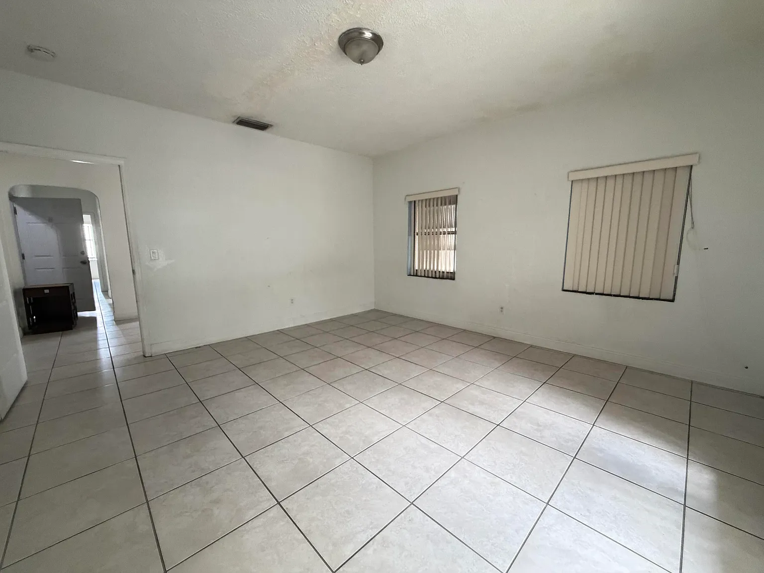 2 bed, 1.0 bath, 4732 sqft, $1,950 — Photo 3