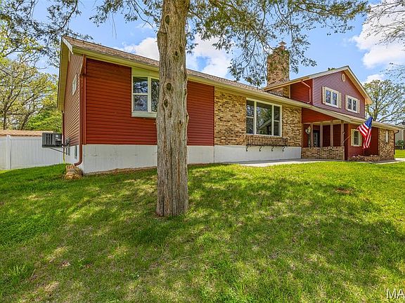 4th image of 10179 Cherry Hill Ln