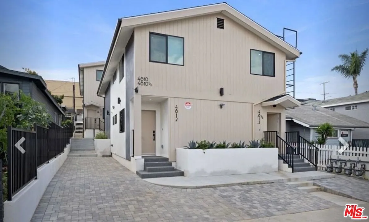 4 bed, 4.0 bath, 2877 sqft, $4,995 — Photo 1