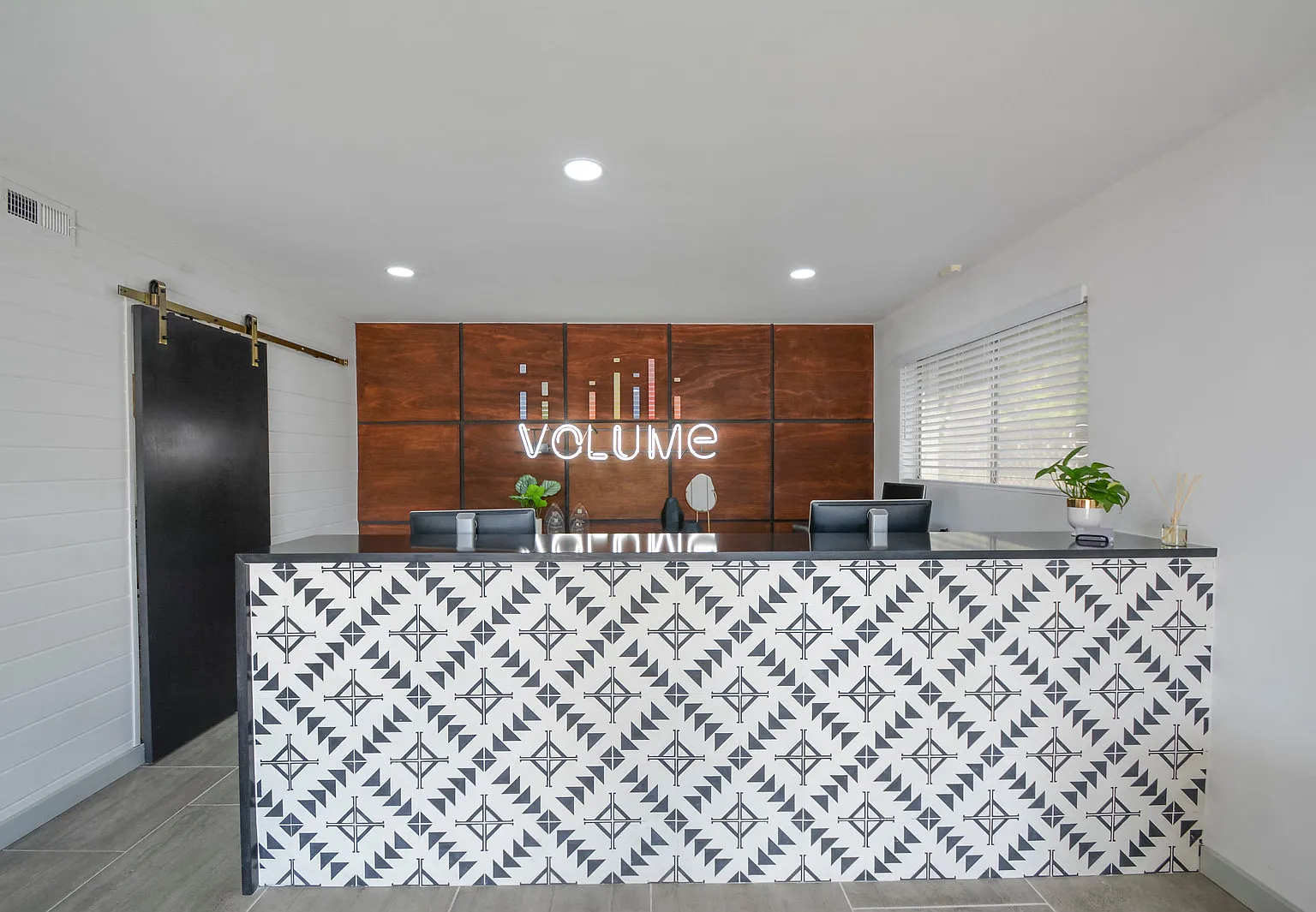 Volume — Photo 1