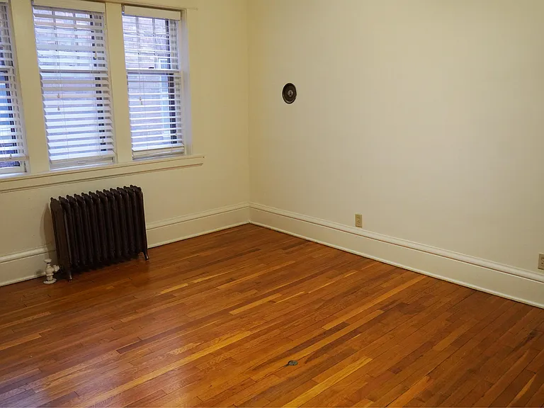 Oxford Street Apartments — Photo 31