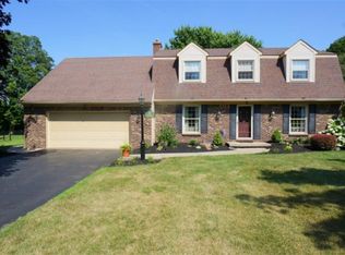 4540 Candlewood Dr, Lockport, NY 14094