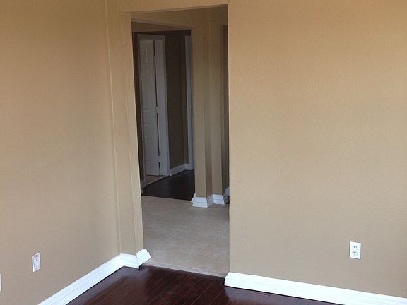 4th image of 2817 Mistletoe St