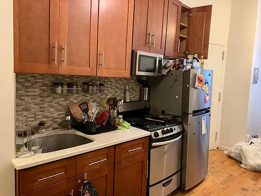 Rented by Premier Metro Realty Corp | media 21