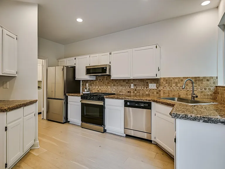 8601 Cima Oak Ln #A — Photo 9