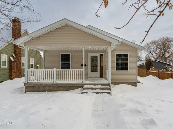 1822 N 4th St, Grand Forks, ND 58203