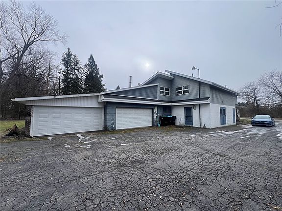 5th image of 129 S Buhl Farm Dr