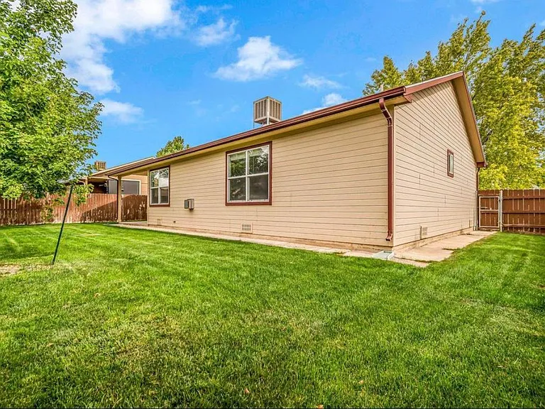 1215 Breeze Dr — Photo 25