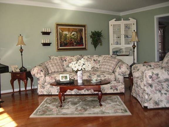4th image of 2909 S Lake Dr