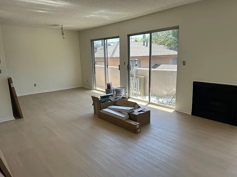 4108 Whitsett Ave — Photo 1
