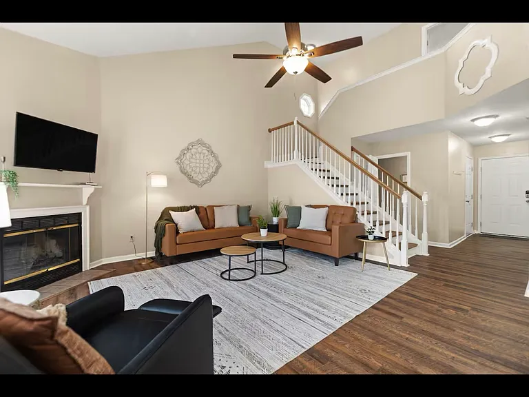 1409 Pleasant Ridge Dr — Photo 4