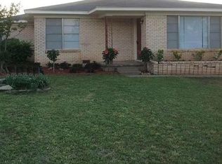 822 N Park Ave, Iowa Park, TX 76367