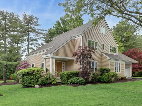 1 Berkley Court, Briarcliff Manor, NY 10510