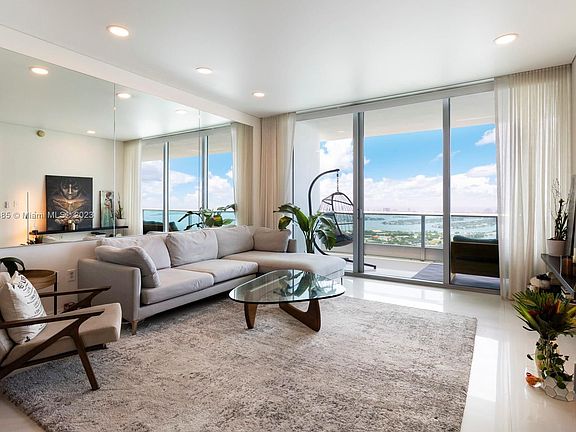 3rd image of 900 Biscayne Blvd APT 5304