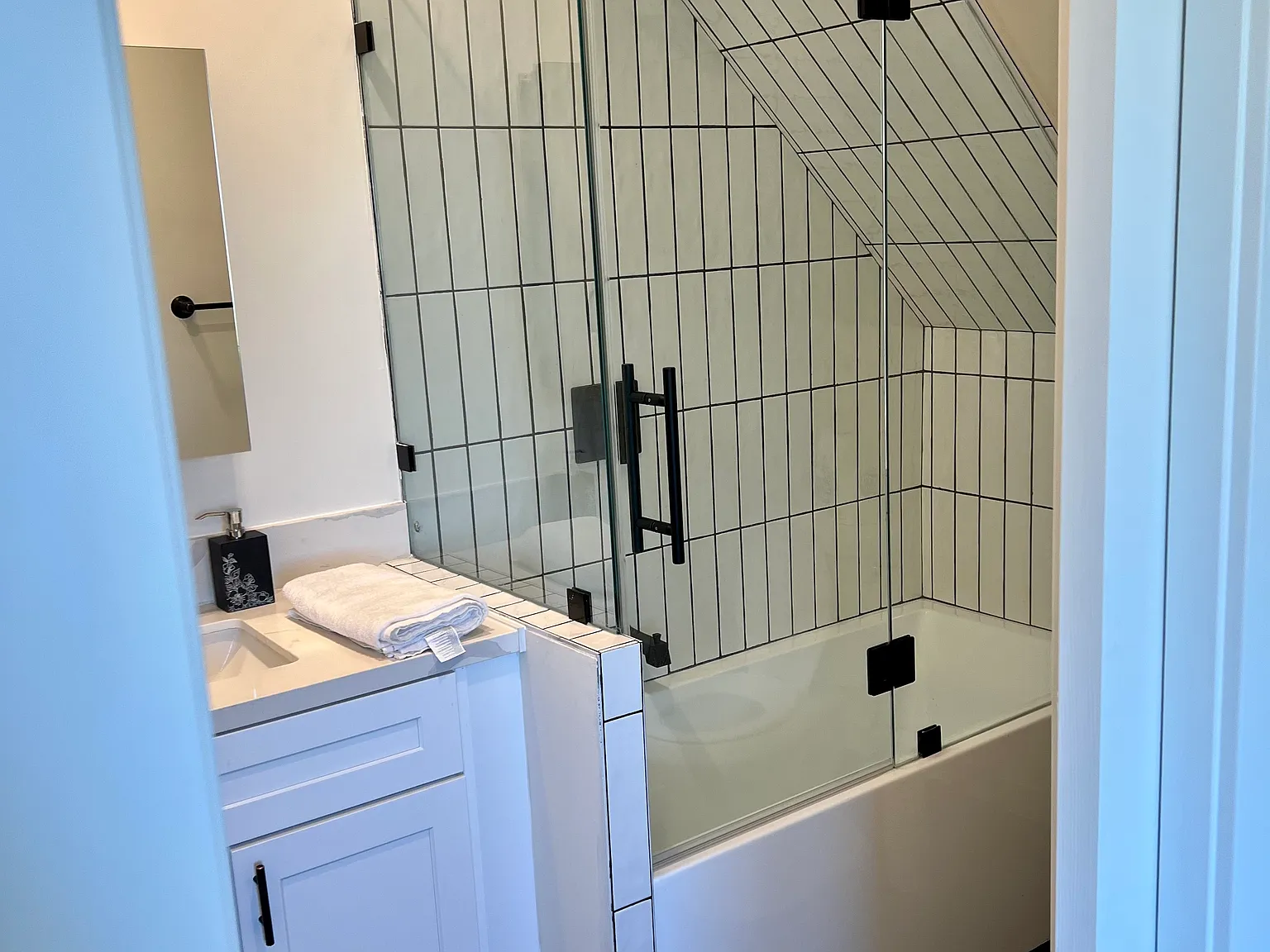 4 bed, $5,795 — Photo 4