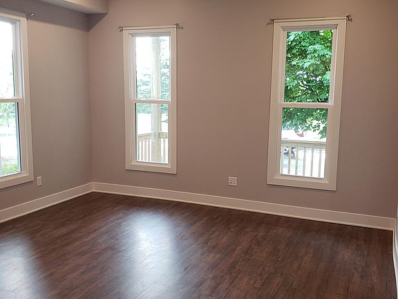 4th image of 707 Livingston Ave NE #1