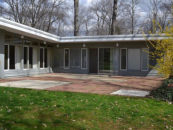 2nd image of 3614 Edgewood Dr