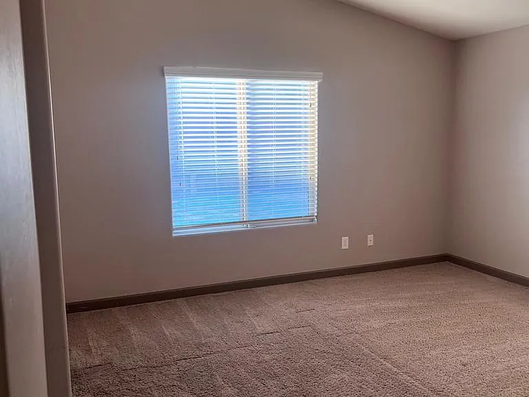 1148 E Barrus Dr — Photo 5