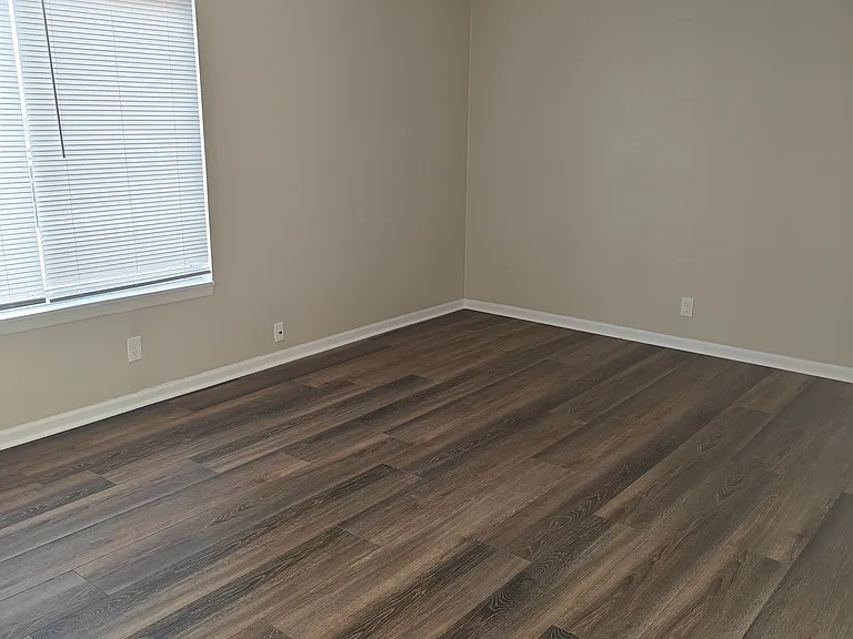 Fox Meadows Apartments — Photo 25
