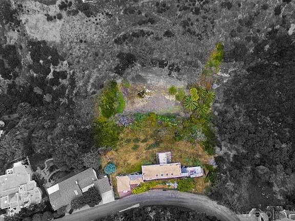 3rd image of 7595 Hillside Dr