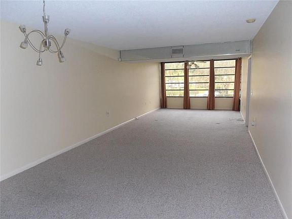 3rd image of 1717 Whitehall Dr APT 204