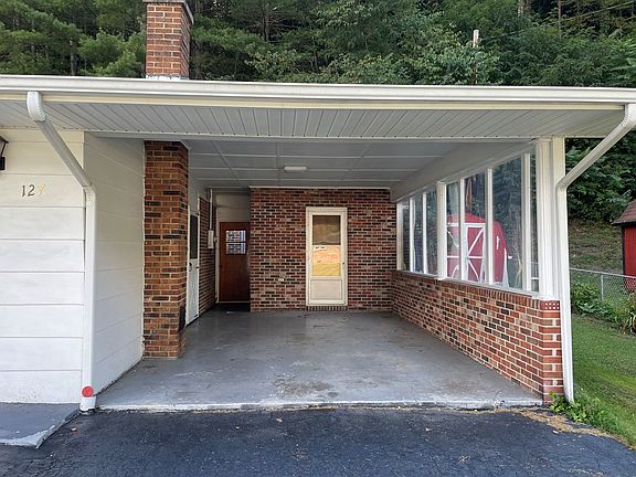 5th image of 127 Country Oaks Dr